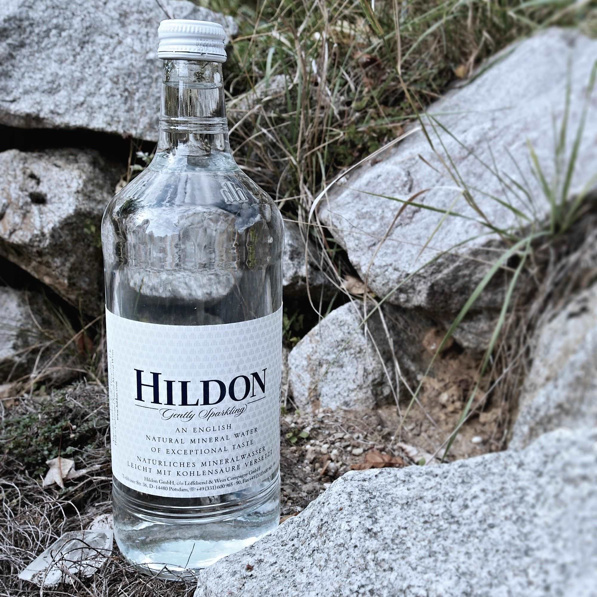 HILDON MINERAL WATER SPARKLING - CLEAR GLASS BOTTLES (750ml) X 12...